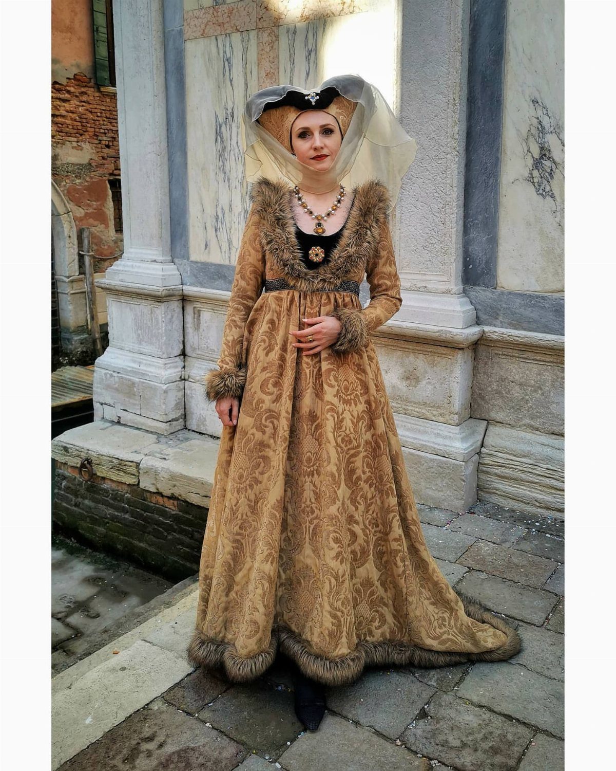 Medieval Period Dress: 12 Women's Styles and Looks 2 Woman in a gold brocade houppelande gown with fur trim and a veil.