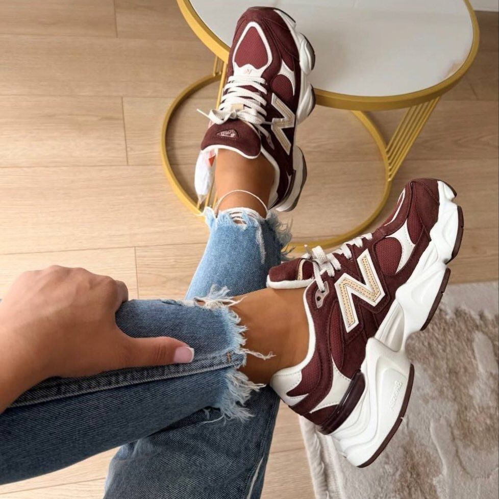 New Balance 9060 Marron Sneakers: 5 Ideas to Wear 2 Burgundy and white New Balance 9060 sneakers worn with ripped blue denim jeans.