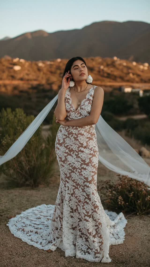 7 Off White Boho Dress Ideas for Every Occasion 3 Woman in a white lace boho gown and veil standing in a desert landscape