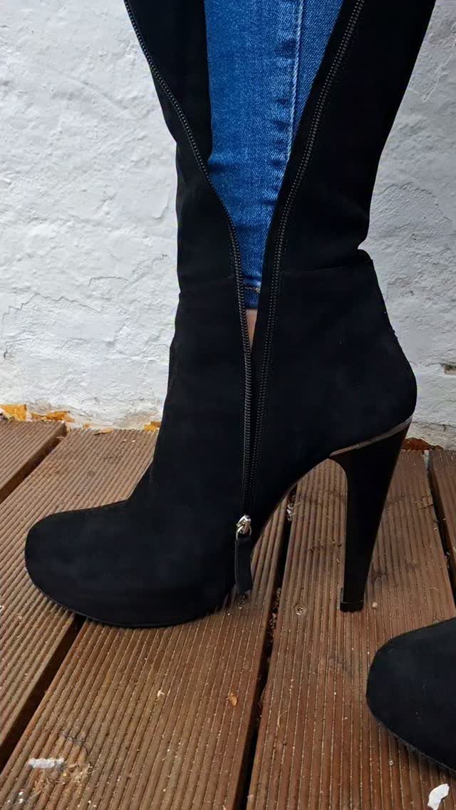 Shin High Boots: 5 Ideas from Suede to Wide Calf Styles 4 Black suede high-heeled boots with side zippers worn with blue denim jeans.