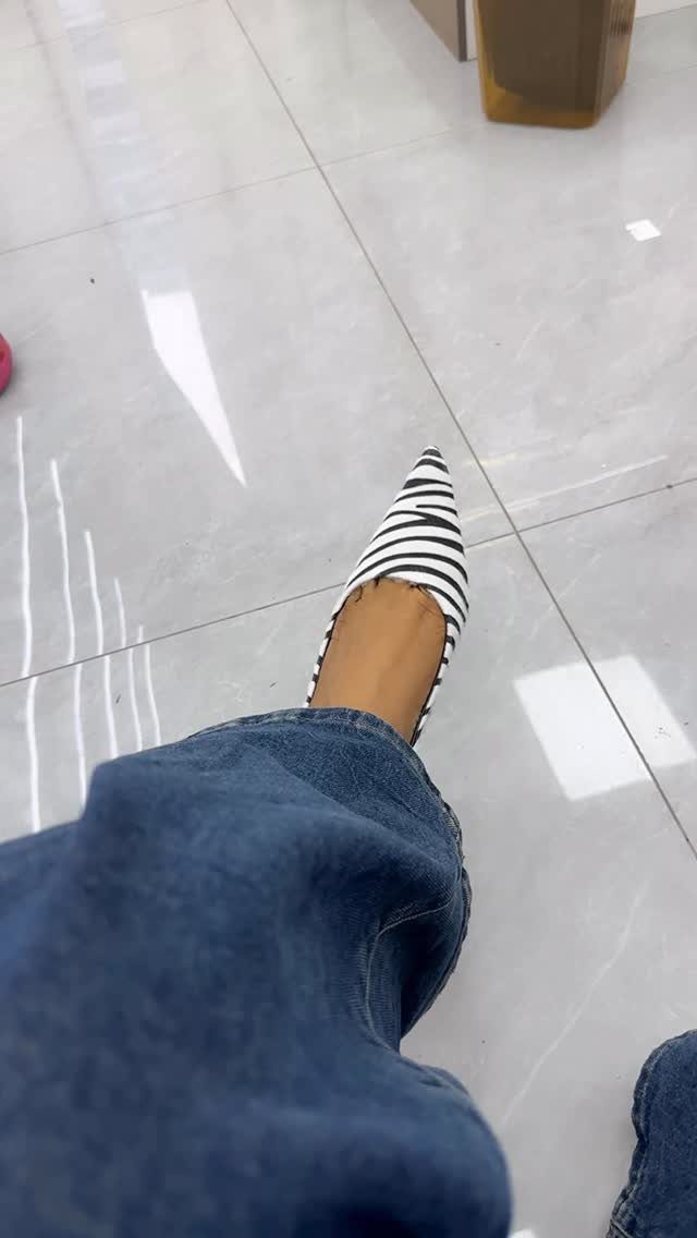 Zebra Kitten Heels: 7 Styles from Slingbacks to Mules 2 Zebra print pointed-toe kitten heels worn with wide-leg blue denim jeans.